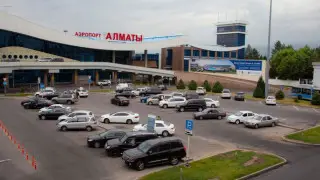 Парковку аэропорта Алматы частично перекроют