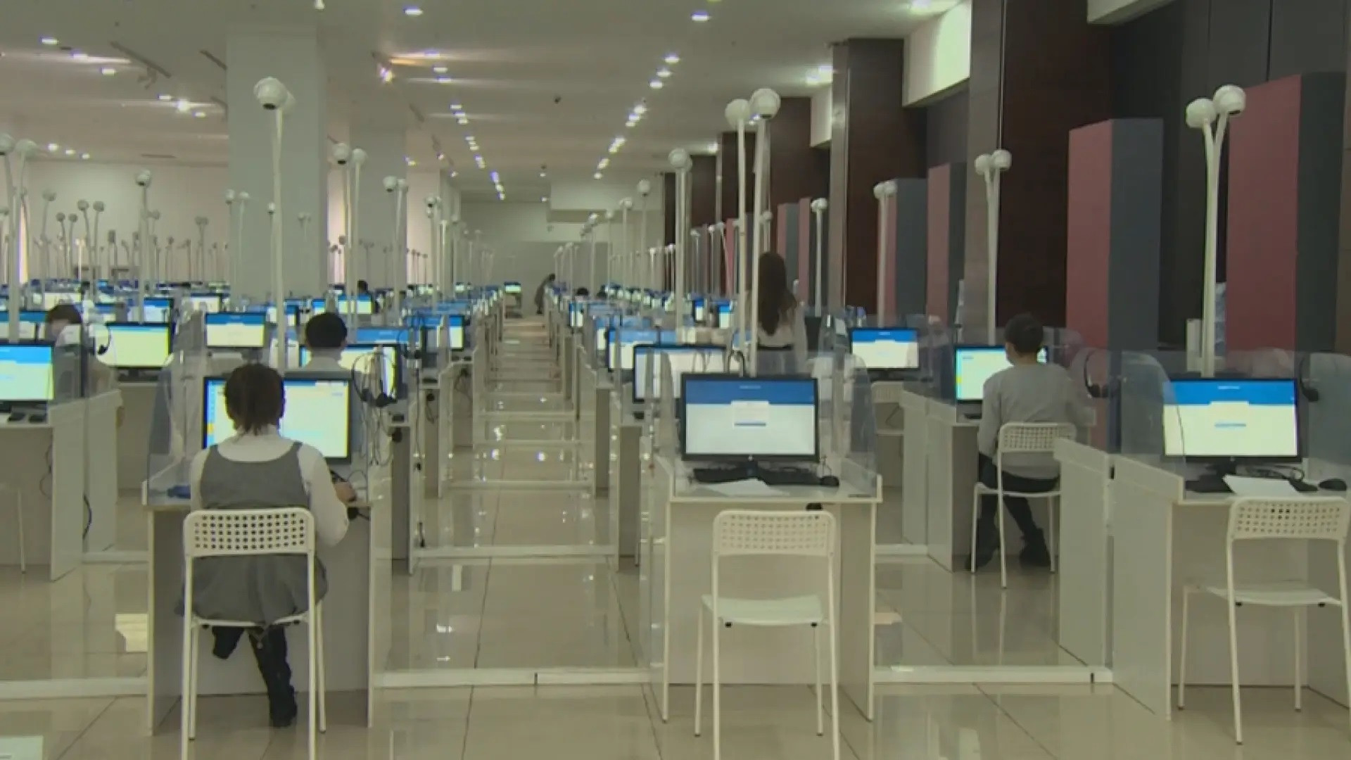 Выпускники не смогли сдать ЕНТ в Алматы из-за сбоя