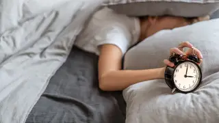 Эксперт рассказал о самочувствии казахстанцев после перевода времени на час назад