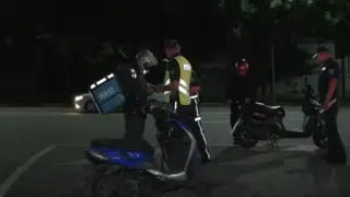 26 "громких" мопедистов задержали за ночь в Алматы