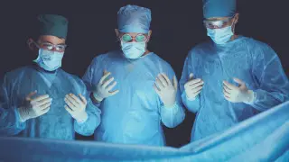 В Алматы хирурги впервые за 60 лет столкнулись с редкой патологией у ребенка