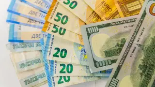 Доллар подешевел в Казахстане