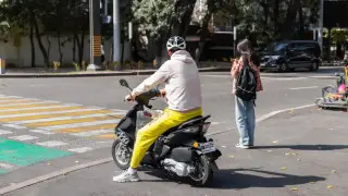 Более 10 тысяч водителей мопедов и самокатов оштрафованы в Алматы за месяц