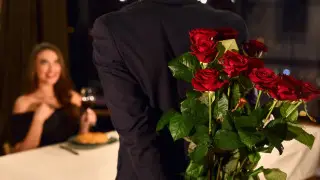 Стоит ли девушке звать мужчину на свидание: разбор с психологом