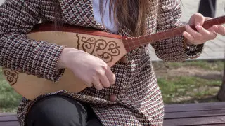 Токаев призвал чтить домбру как священный музыкальный инструмент