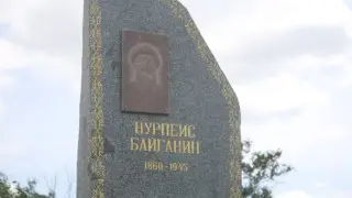 Ақтөбеде танымал тұлғалар жерленген қорым қоқысқа айналған