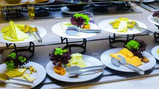 В Алматы резко уменьшилось число ресторанов, но увеличилось – столовых