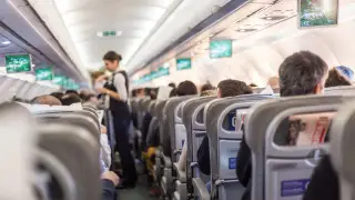 Неожиданную причину, по которой в самолетах холодно, назвала стюардесса