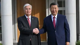 Токаев и Си Цзиньпин провели дружественную встречу в Астане