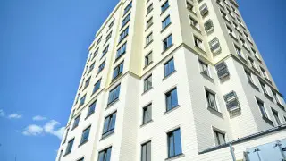 Пострадавшим от паводка жителям Уральска вручили ключи еще от 10 квартир