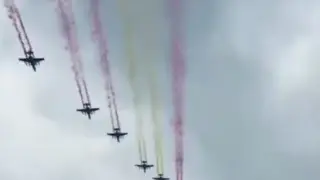 Военные самолеты "раскрасили" небо над Астаной