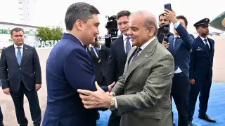 Премьер-министр Пакистана прибыл в Астану