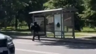 Вандал разбил остановку кирпичом и попал на видео в Алматы