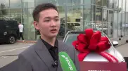 Набравшему 140 баллов на ЕНТ выпускнику подарили новый автомобиль