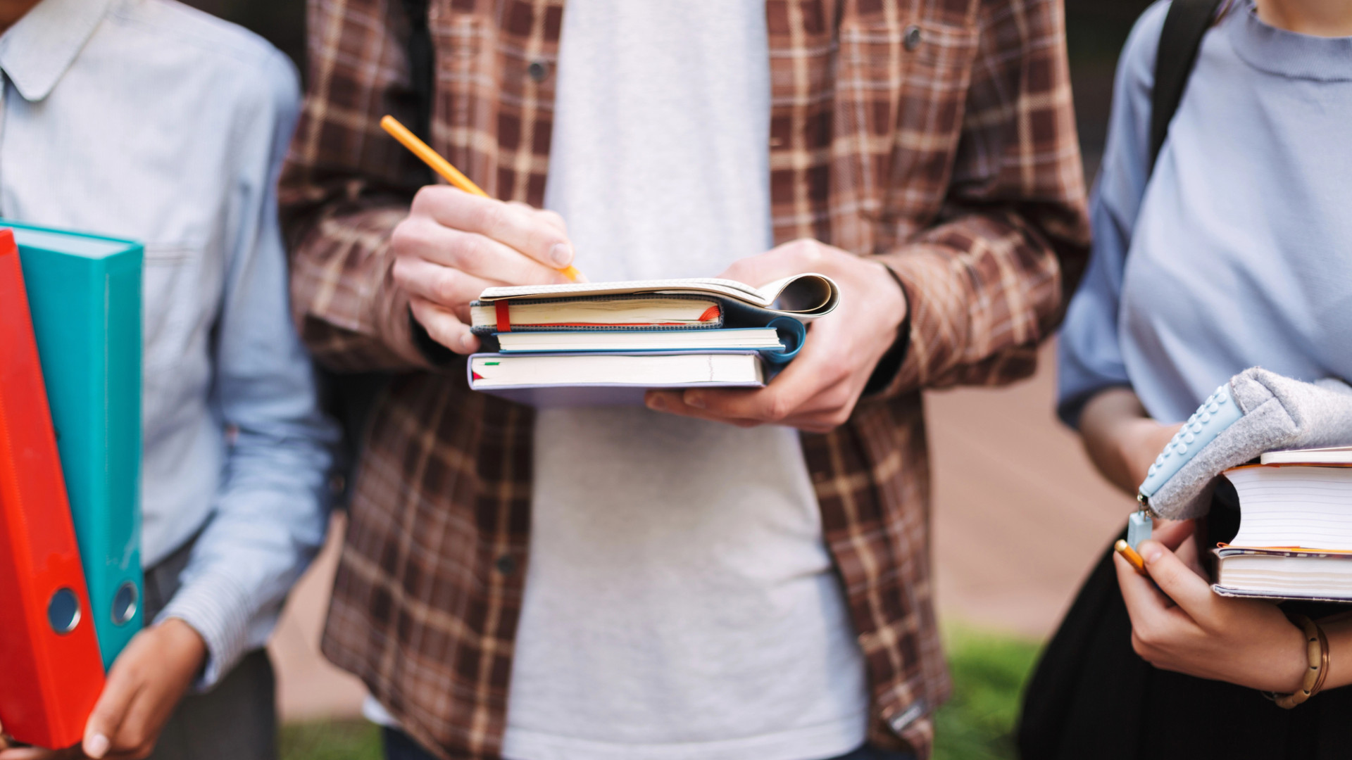 Увеличить гранты для студентов из стран ШОС предложил Токаев