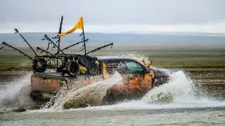 Гонки в стиле "Безумного Макса" устроили по горным дорогам Кыргызстана