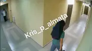 "Дергают за ручки дверей, оставляют метки" - домушники попали на видео в Алматы
