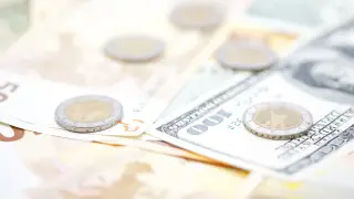 Сколько стоят доллар, евро и рубль в обменниках Казахстана