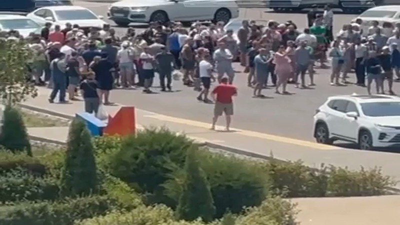 Кадры из видео