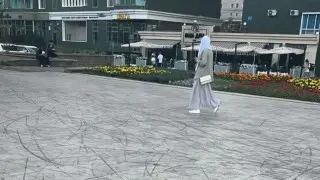 Самокатчики испортили новую брусчатку в центре Астаны