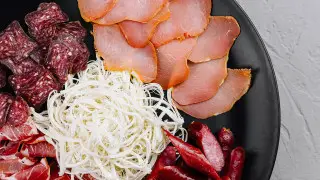 Двое умерли и 28 заболели из-за употребления мясных нарезок в США