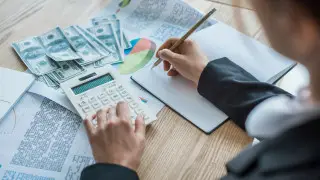 Школьный бухгалтер из Шымкента начислил себе "премии" на 64 миллиона тенге