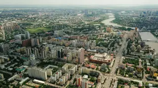 В Астане человек разбился при падении с высотки