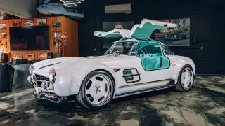 Тюнеры из США пересадили Tesla Model 3 в кузов первого спортивного Mercedes-Benz 300SL