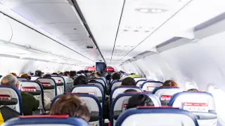 "Он сбежал из сериалов": казахстанки ищут бортпроводника-краша