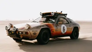Porsche 928 превратили в восхитительный пляжный ралли-кар
