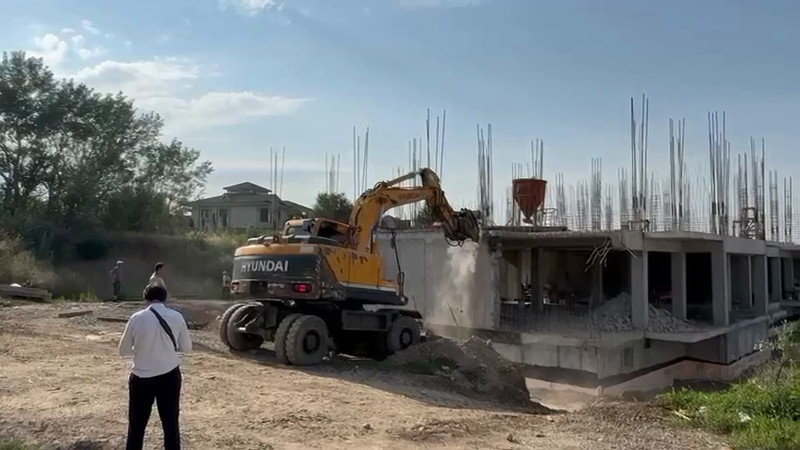 Кадры из видео