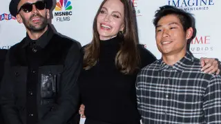 Сын Анджелины Джоли и Брэда Питта попал в ДТП