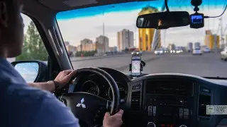 "Какой-то маразм" - политобозреватель об ограничениях для таксистов