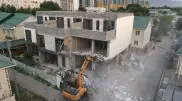 Незаконный таунхаус сносят в Алматы