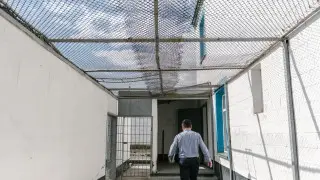 Избили и запугали: 11 человек приговорили за пытки над заключенными