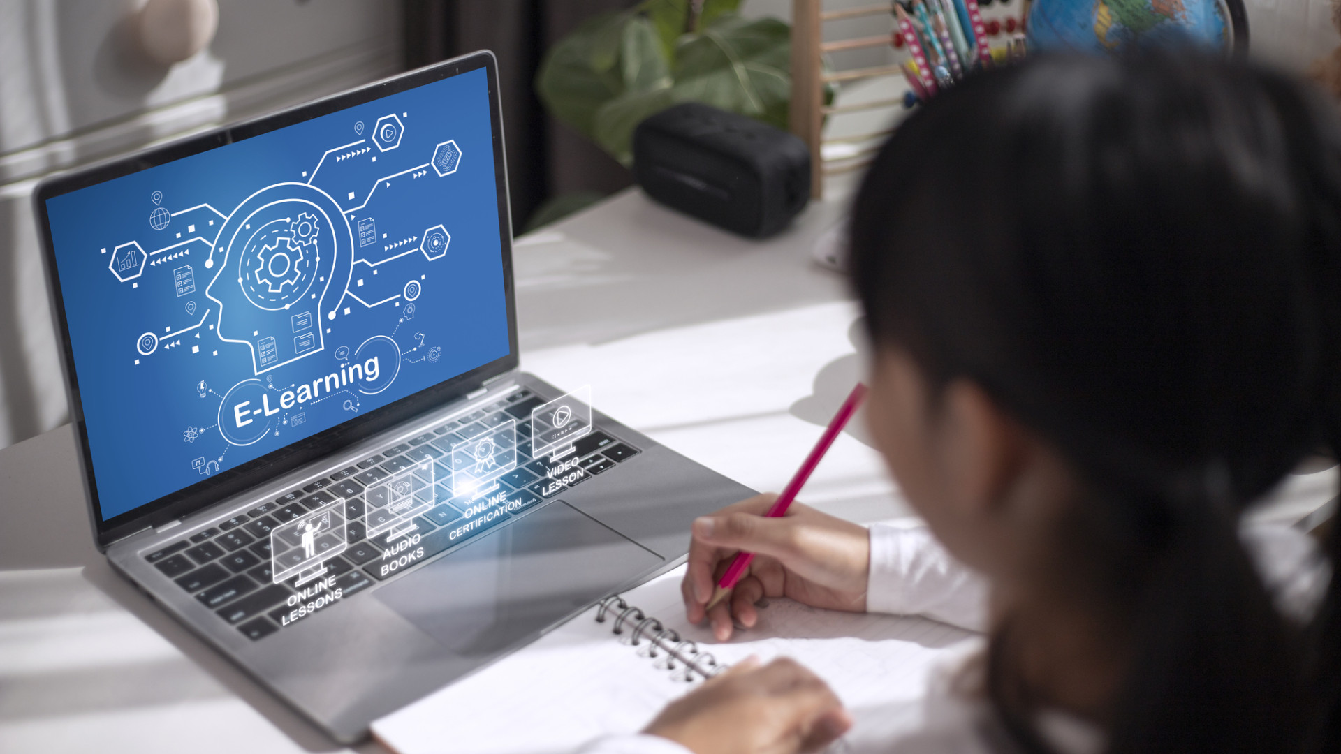 Педагогам посоветовали использовать аналог чата GPT в работе