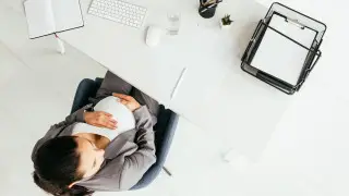 В каких случаях могут уволить беременную сотрудницу: комментарий Минтруда