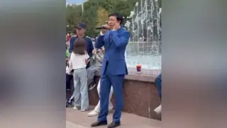 Аким Усть-Каменогорска спел для горожан