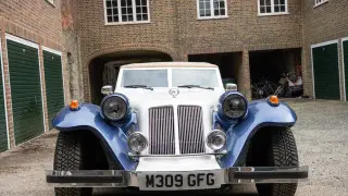 Один из 14 уникальных родстеров BACI 1995 года уйдет с молотка