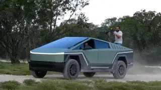 Блогер превратил Cybertruck в боевую машину из популярной видеоигры