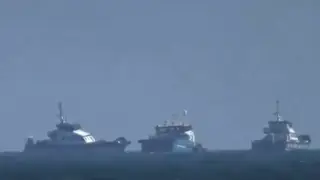 В Ла-Манше идет спасательная операция: 12 человек погибли после опрокидывания лодки