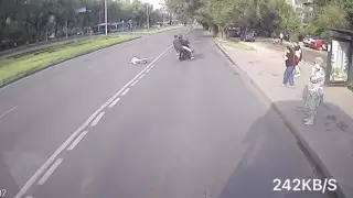 Мопедист сбил девушку на пешеходном переходе в Алматы