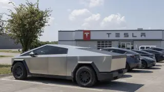 Tesla может получить беспроводную зарядку для электромобилей