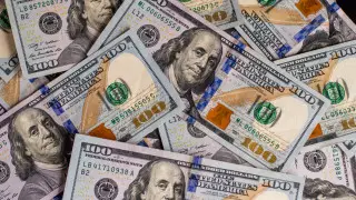 Доллар, евро и рубль подешевели в обменниках Казахстана