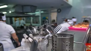 Что нашли в школьной столовой, где отравились более 400 детей