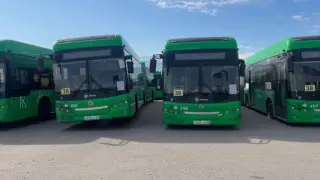 Огромное кладбище автобусов сняли на видео в Алматы