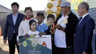 В Западно-Казахстанской области пострадавшим от паводков вручили ключи от новых домов