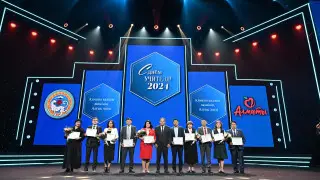 Аким Алматы поздравил педагогов с Днем учителя