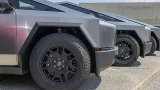 Водитель Cybertruck поделился первым опытом езды на автопилоте