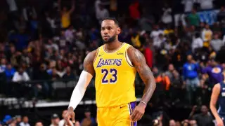 На чем ездит “король баскетбола“: разбираем гараж Леброна